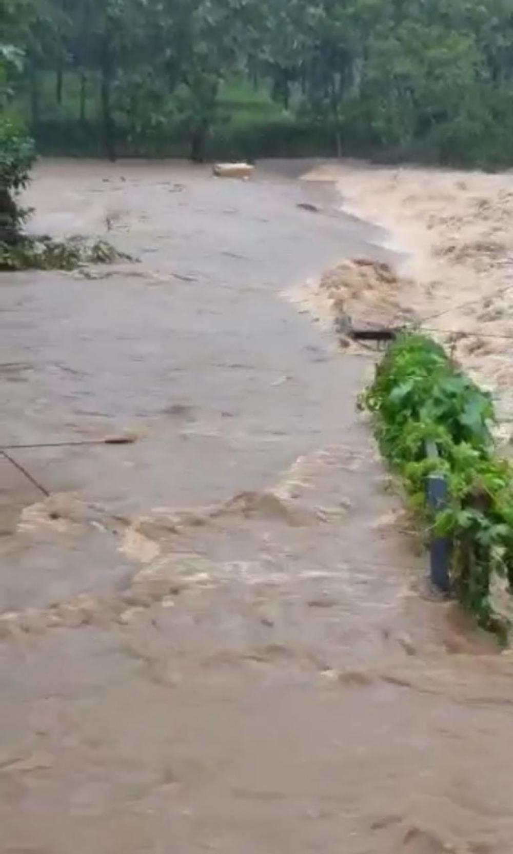 The Weekend Leader - 8 dead, 4 missing as heavy rains lash Kerala